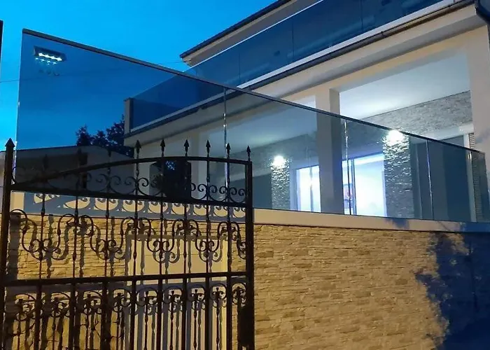 Pool-villa „4 Seasons“ Seaview * 노비비노돌스키